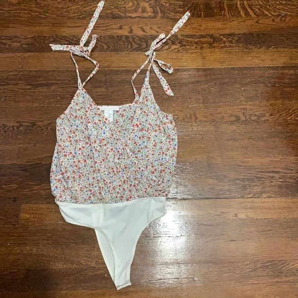 Olivaceous Floral Bodysuit - Picture 1 of 3